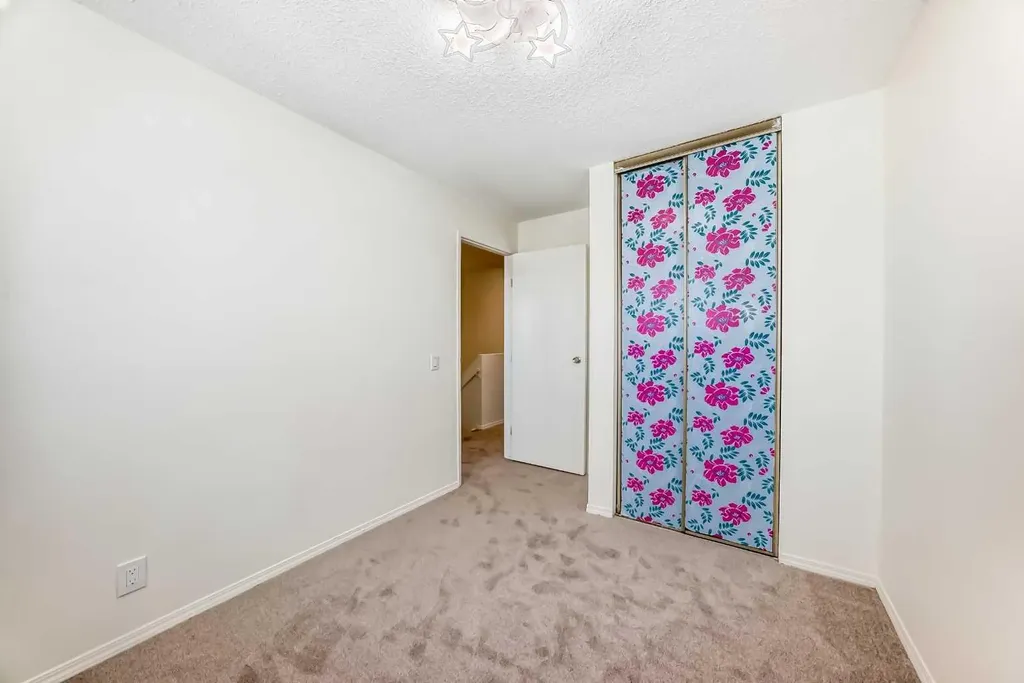 25 Erin Ridge Road SE Calgary AB T2B 2W2
