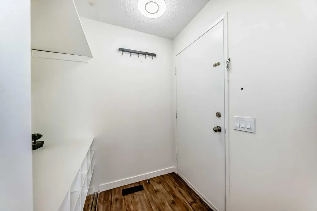 25 Erin Ridge Road SE Calgary AB T2B 2W2