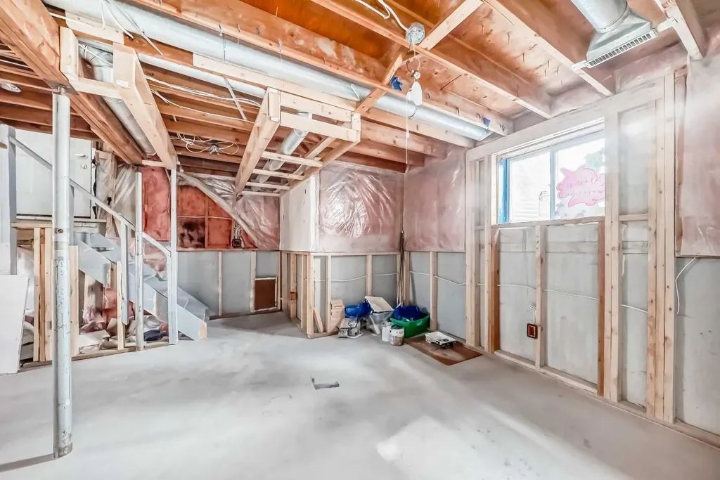 25 Erin Ridge Road SE Calgary AB T2B 2W2
