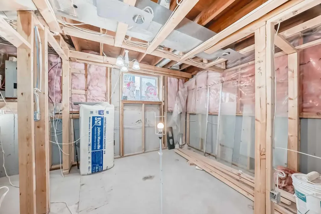 25 Erin Ridge Road SE Calgary AB T2B 2W2
