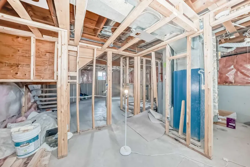 25 Erin Ridge Road SE Calgary AB T2B 2W2