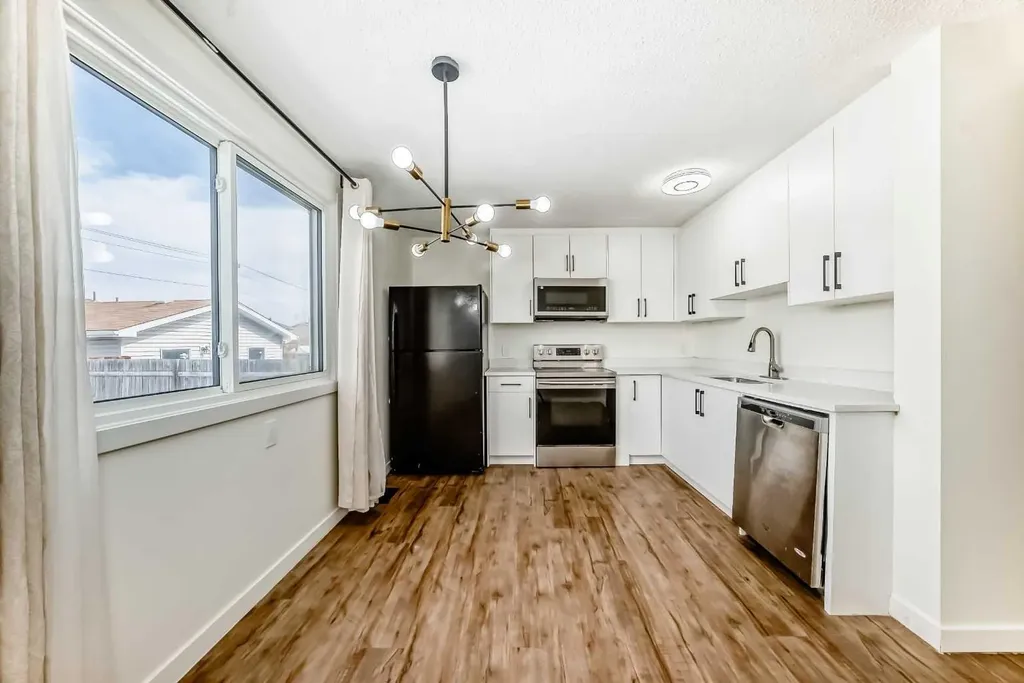 25 Erin Ridge Road SE Calgary AB T2B 2W2