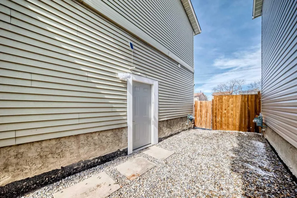 25 Erin Ridge Road SE Calgary AB T2B 2W2