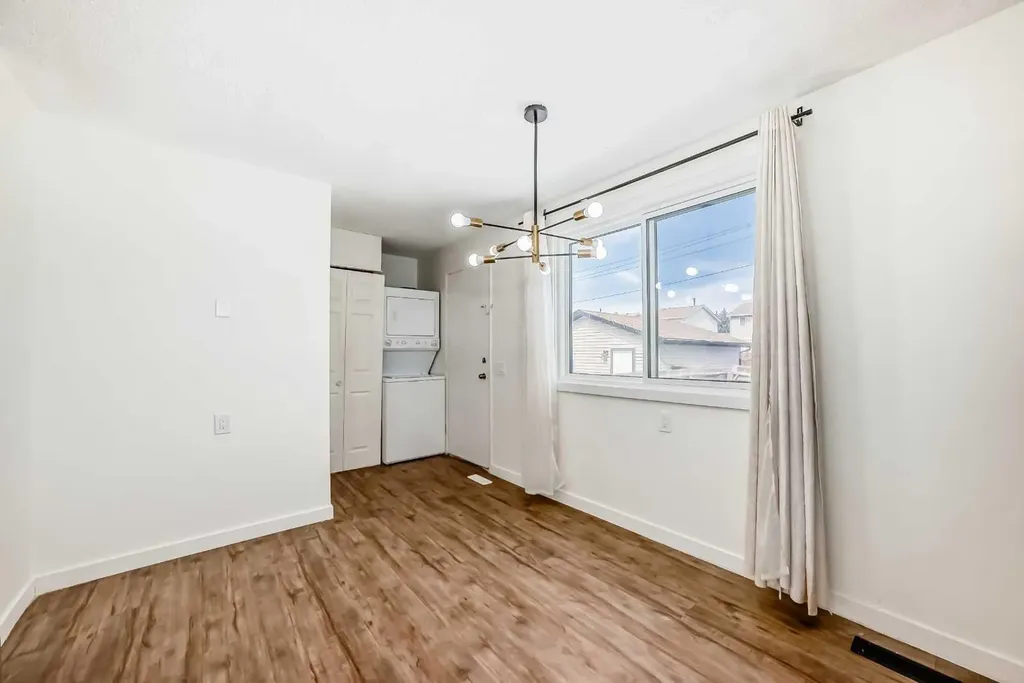 25 Erin Ridge Road SE Calgary AB T2B 2W2