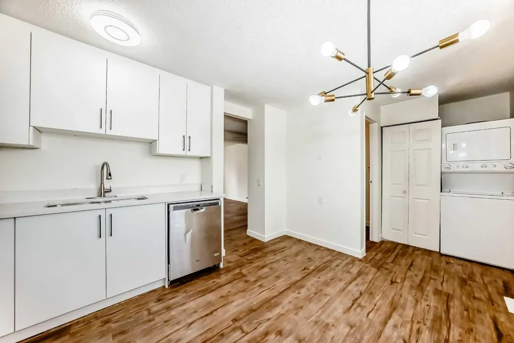 25 Erin Ridge Road SE Calgary AB T2B 2W2