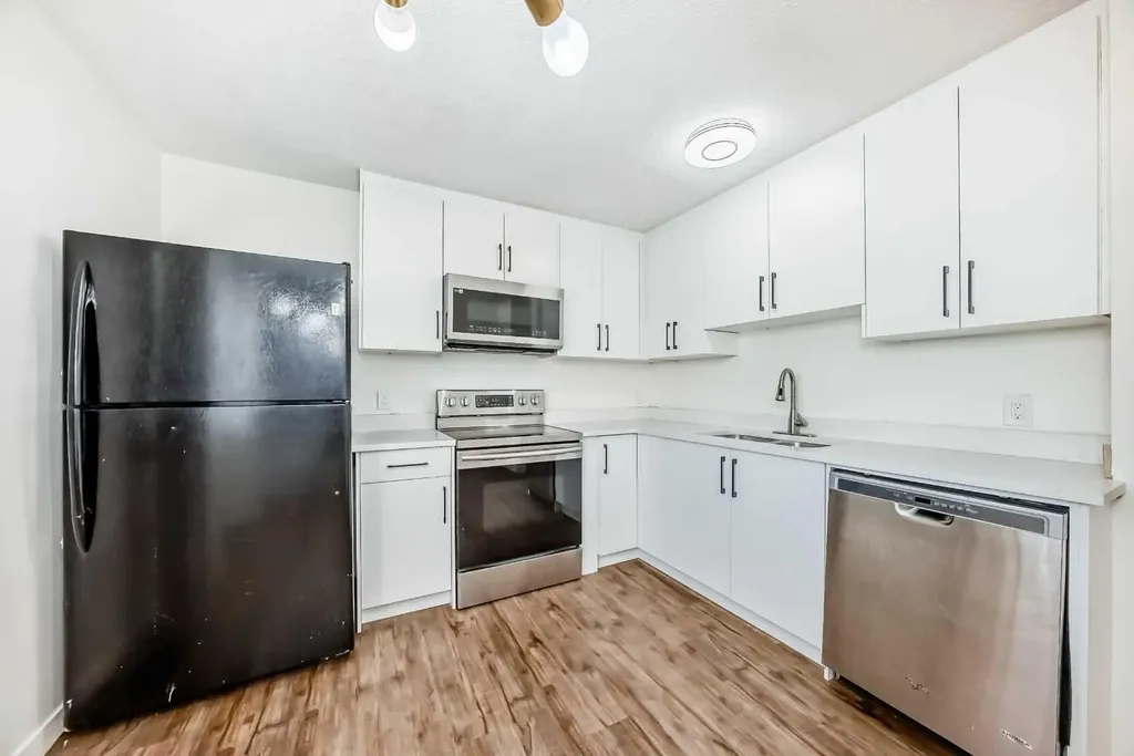 25 Erin Ridge Road SE Calgary AB T2B 2W2