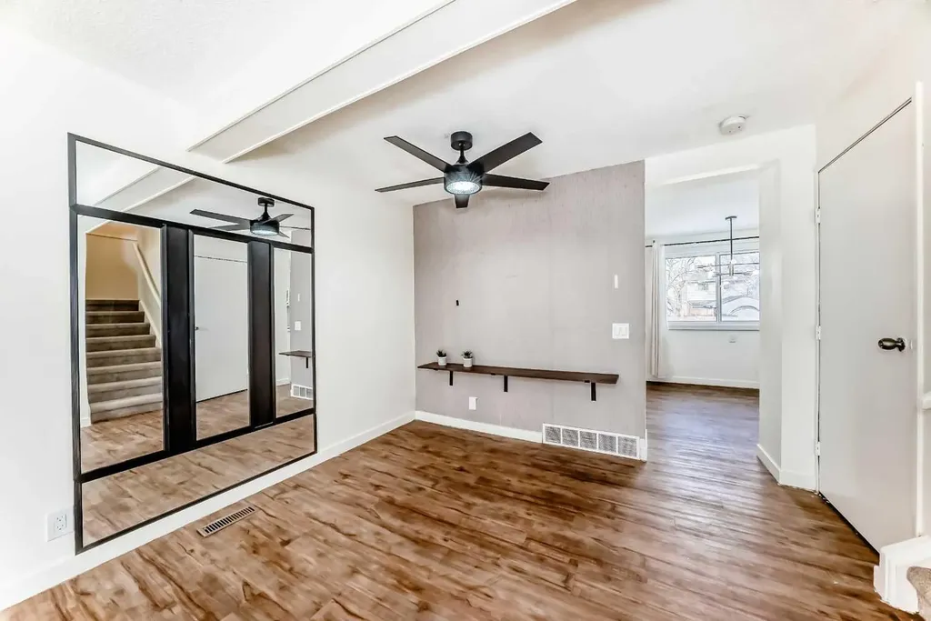 25 Erin Ridge Road SE Calgary AB T2B 2W2