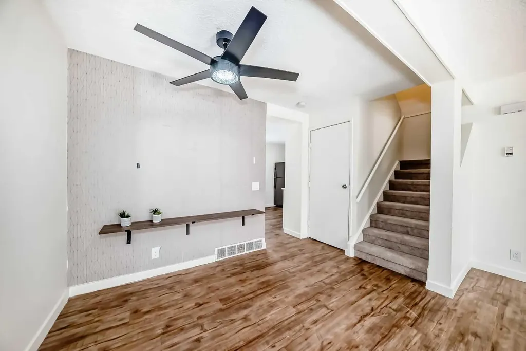 25 Erin Ridge Road SE Calgary AB T2B 2W2