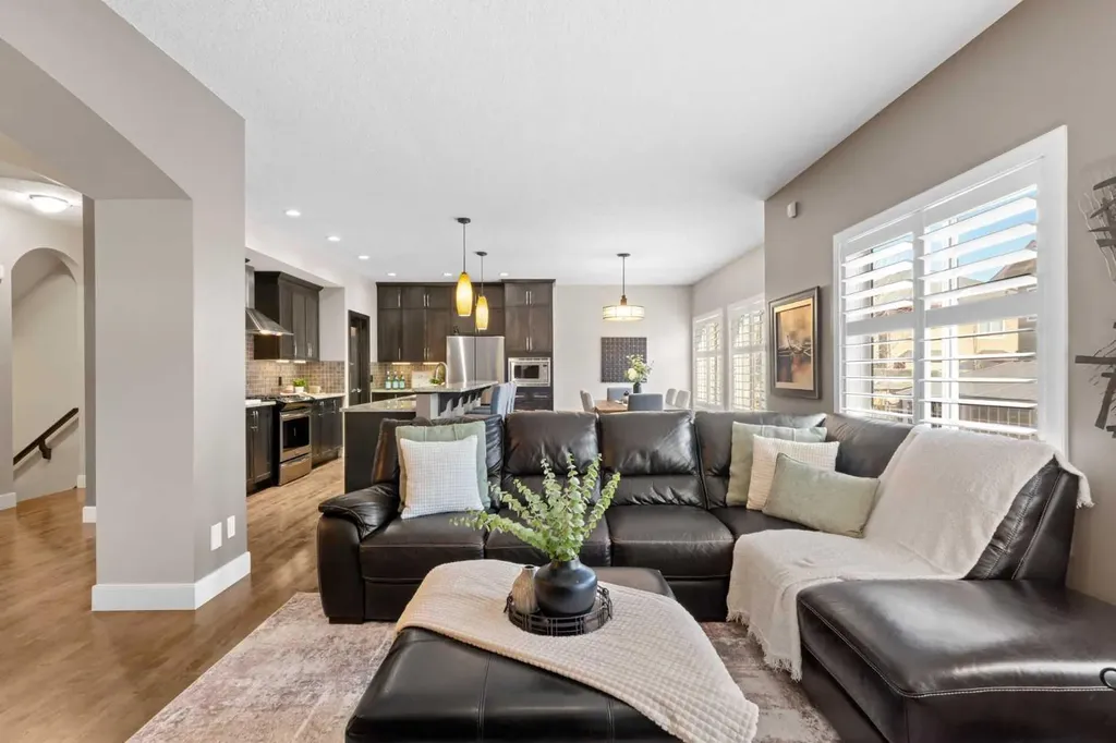 809 Canoe Green SW Airdrie AB T4B 3K6