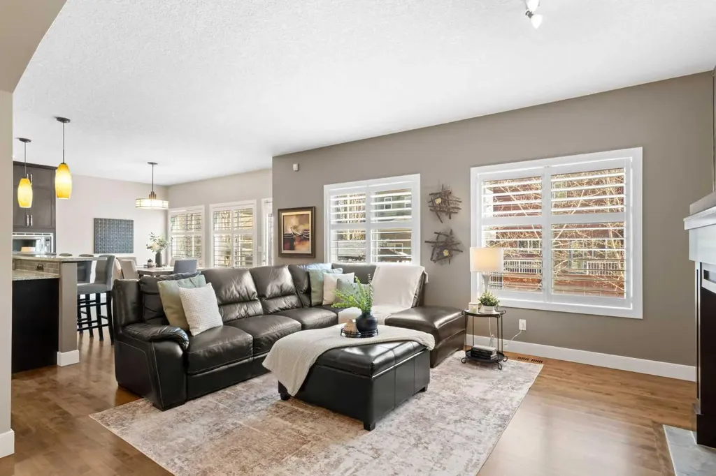 809 Canoe Green SW Airdrie AB T4B 3K6