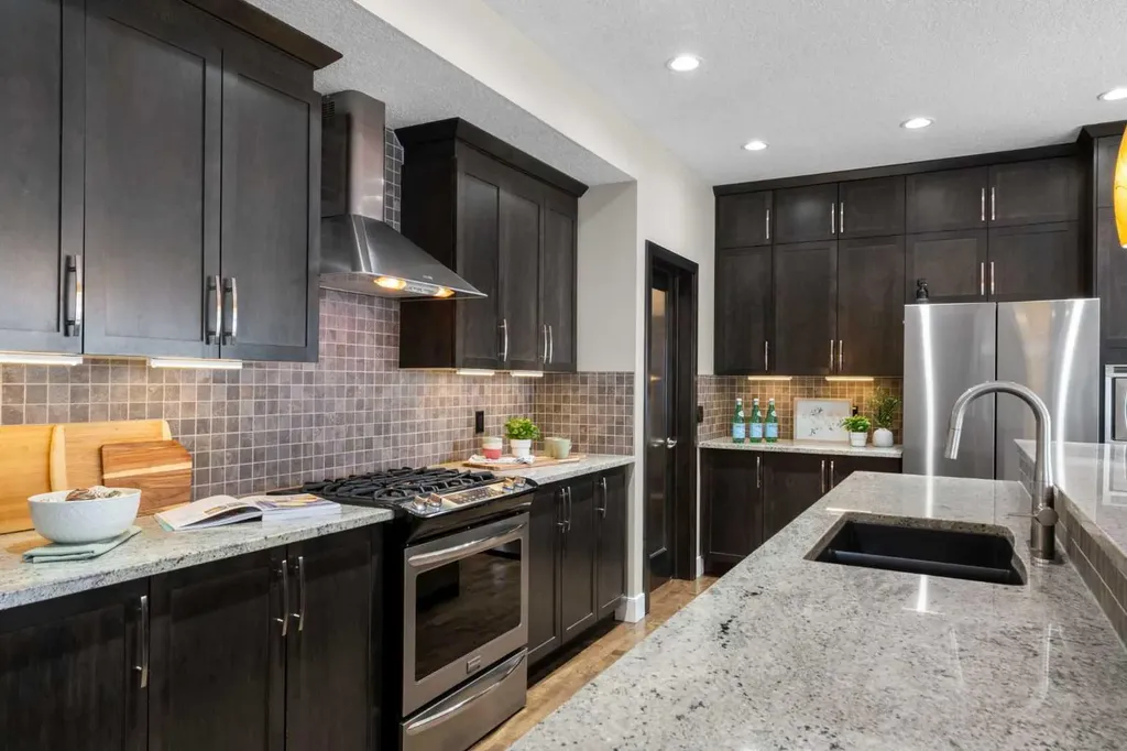 809 Canoe Green SW Airdrie AB T4B 3K6