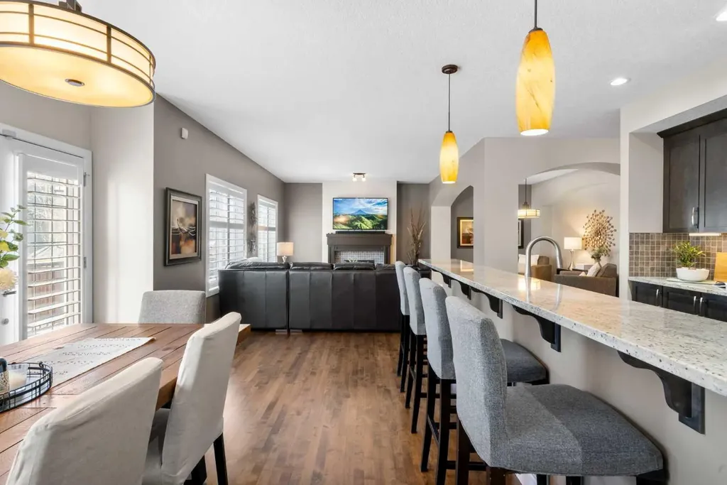 809 Canoe Green SW Airdrie AB T4B 3K6