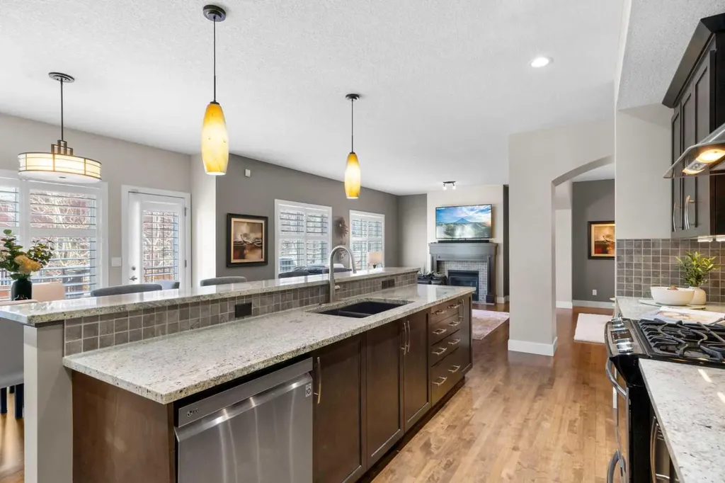 809 Canoe Green SW Airdrie AB T4B 3K6