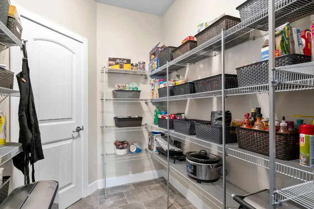 809 Canoe Green SW Airdrie AB T4B 3K6