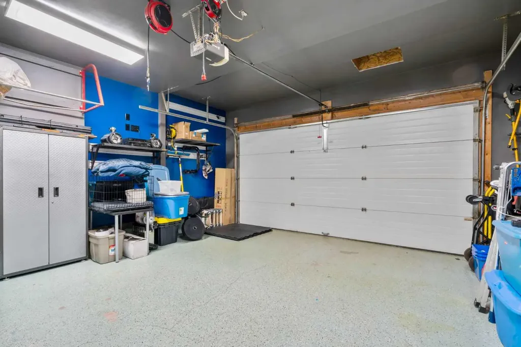 809 Canoe Green SW Airdrie AB T4B 3K6
