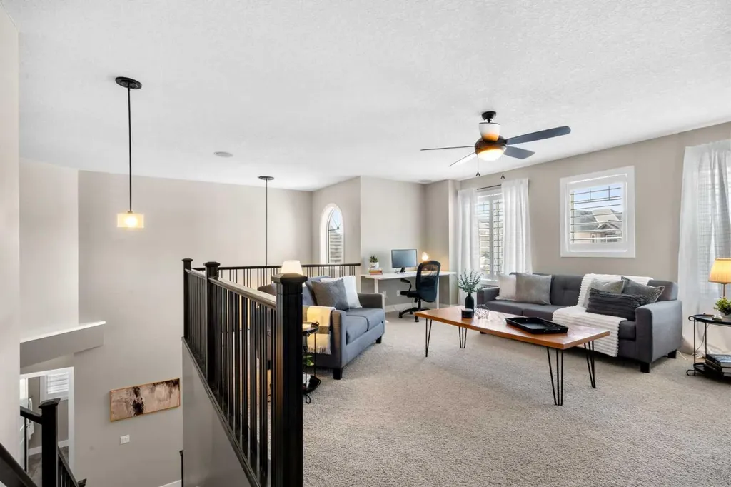 809 Canoe Green SW Airdrie AB T4B 3K6