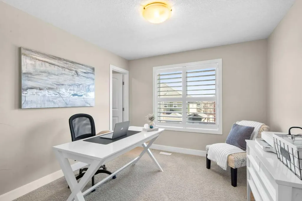 809 Canoe Green SW Airdrie AB T4B 3K6