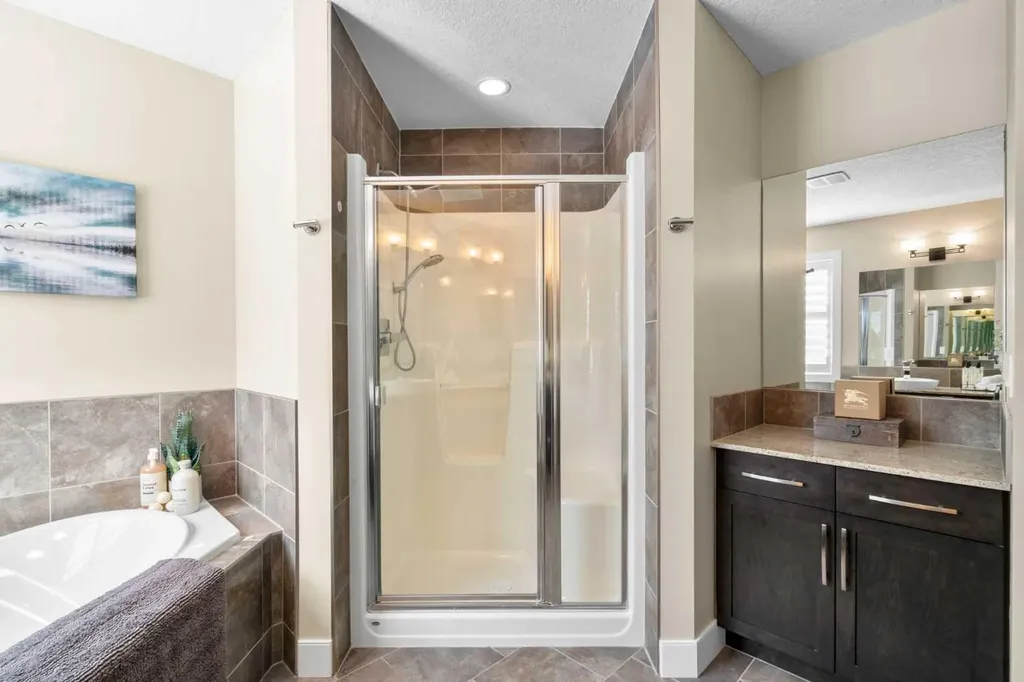 809 Canoe Green SW Airdrie AB T4B 3K6