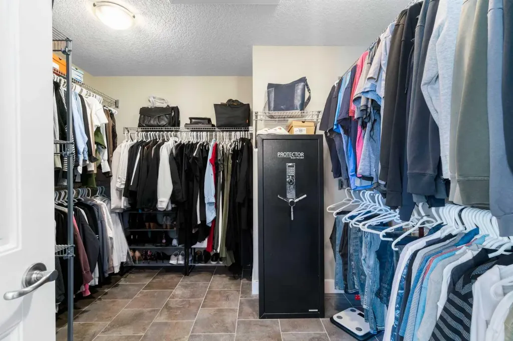 809 Canoe Green SW Airdrie AB T4B 3K6