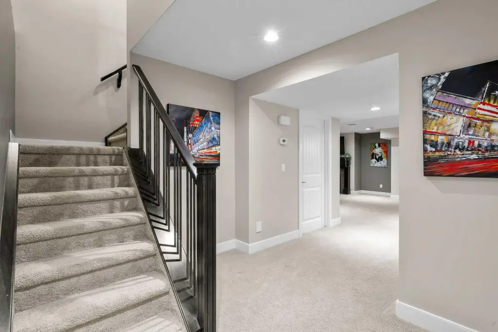 809 Canoe Green SW Airdrie AB T4B 3K6
