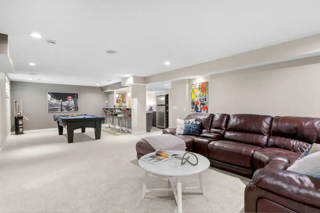 809 Canoe Green SW Airdrie AB T4B 3K6