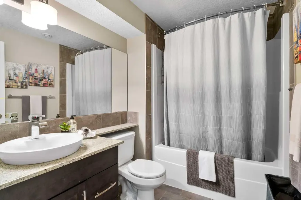 809 Canoe Green SW Airdrie AB T4B 3K6