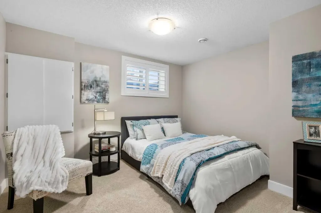 809 Canoe Green SW Airdrie AB T4B 3K6