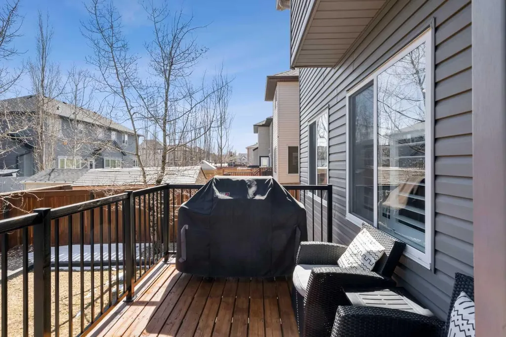 809 Canoe Green SW Airdrie AB T4B 3K6