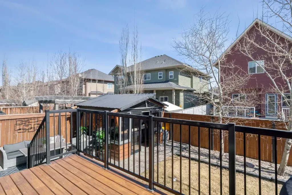 809 Canoe Green SW Airdrie AB T4B 3K6