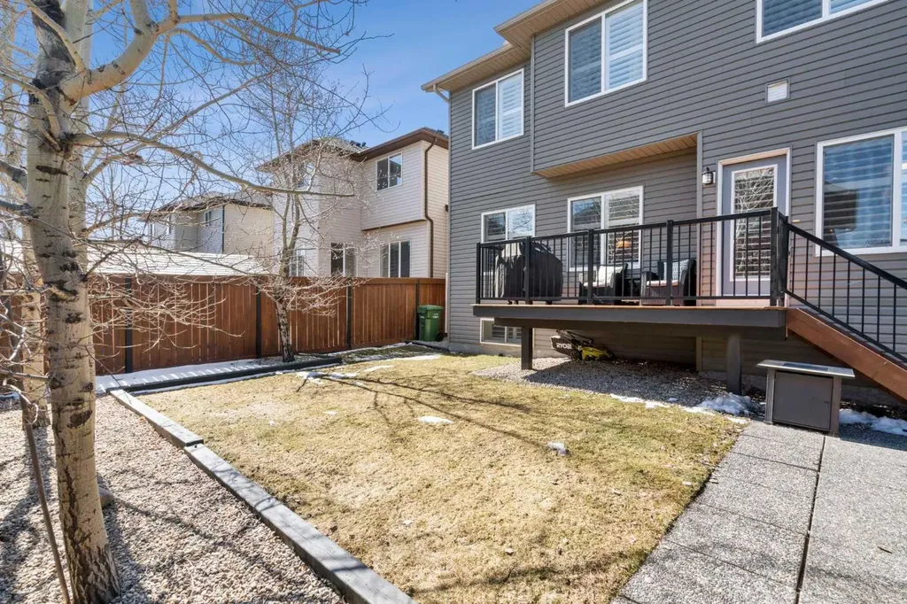 809 Canoe Green SW Airdrie AB T4B 3K6