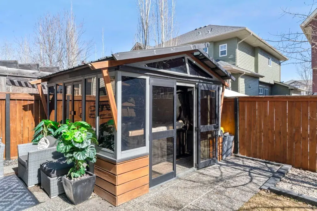 809 Canoe Green SW Airdrie AB T4B 3K6