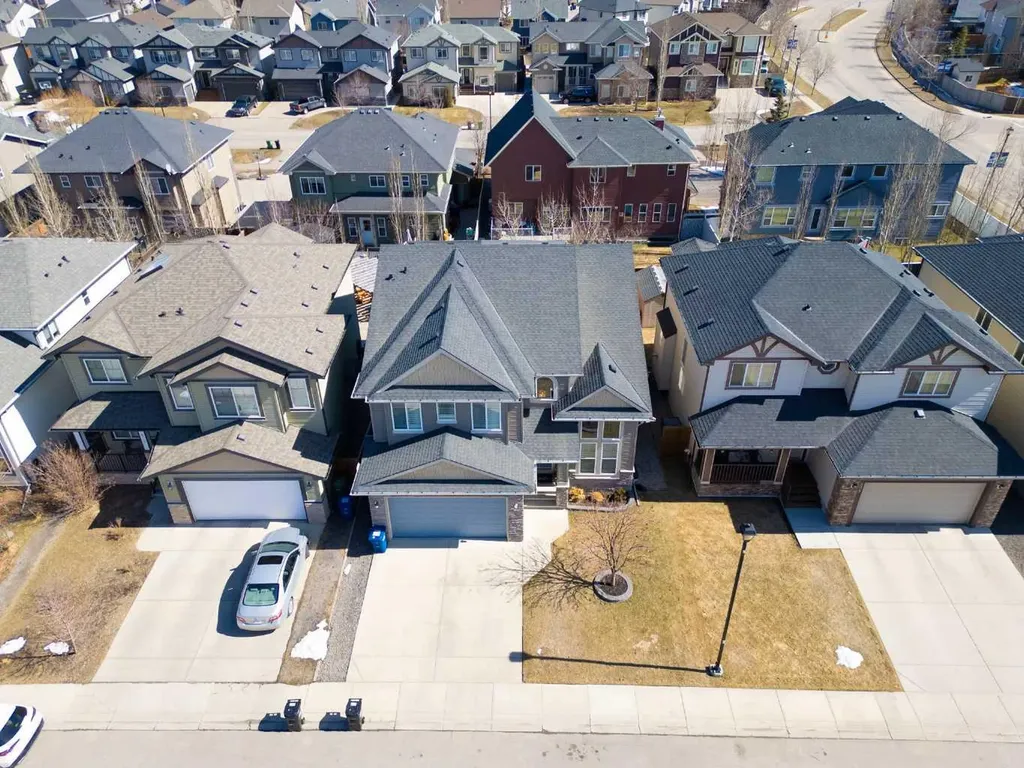 809 Canoe Green SW Airdrie AB T4B 3K6