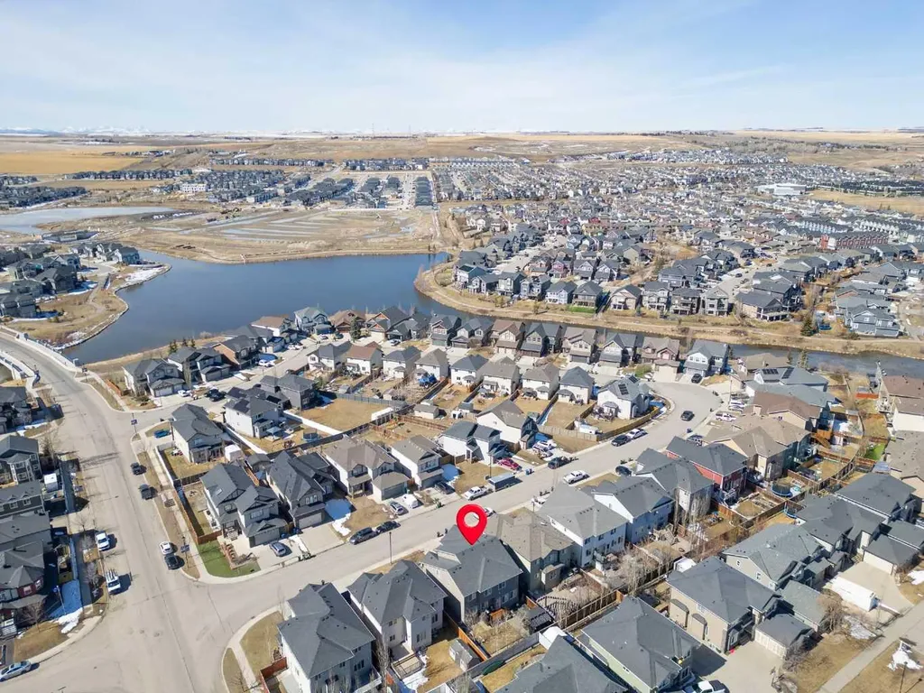 809 Canoe Green SW Airdrie AB T4B 3K6