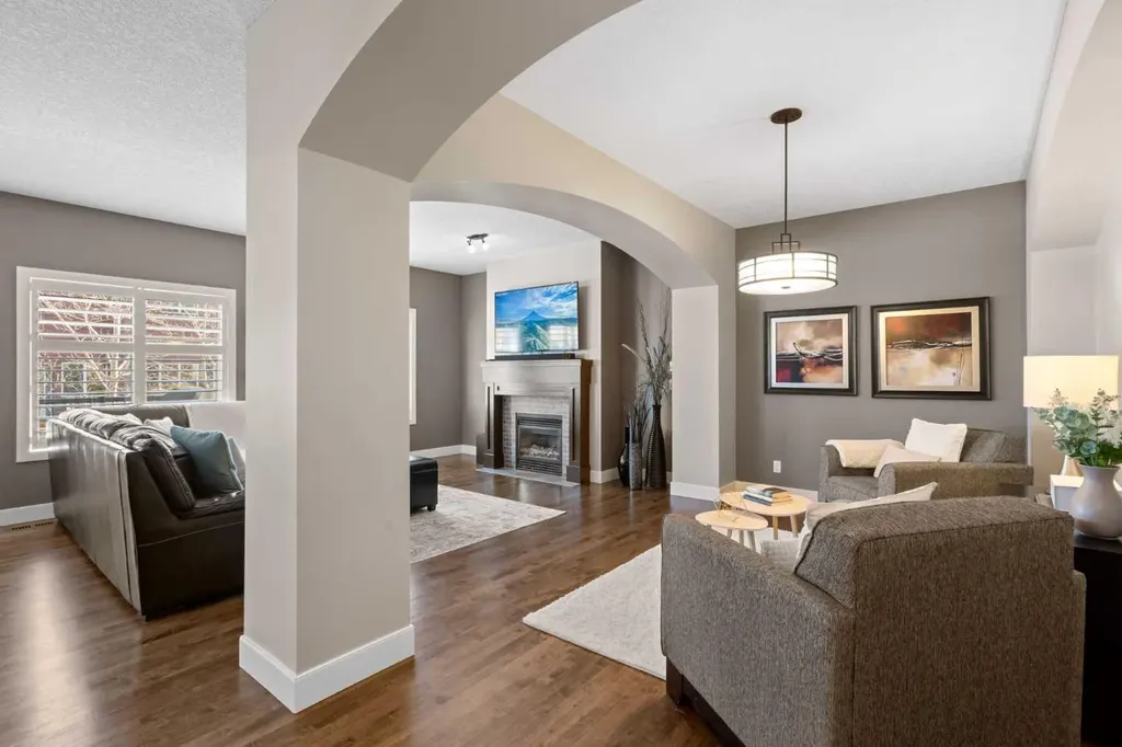 809 Canoe Green SW Airdrie AB T4B 3K6