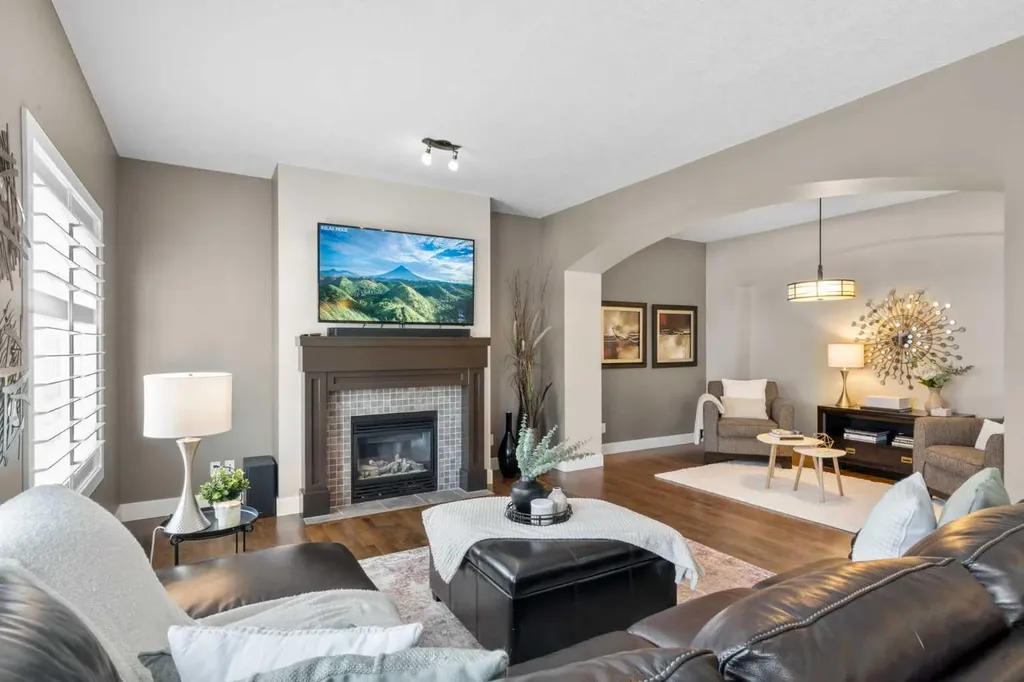 809 Canoe Green SW Airdrie AB T4B 3K6