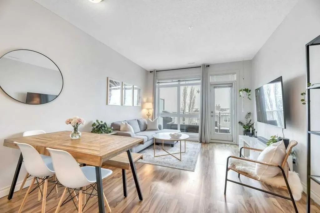 148 Rockyledge View NW Calgary AB T3G 5Y4