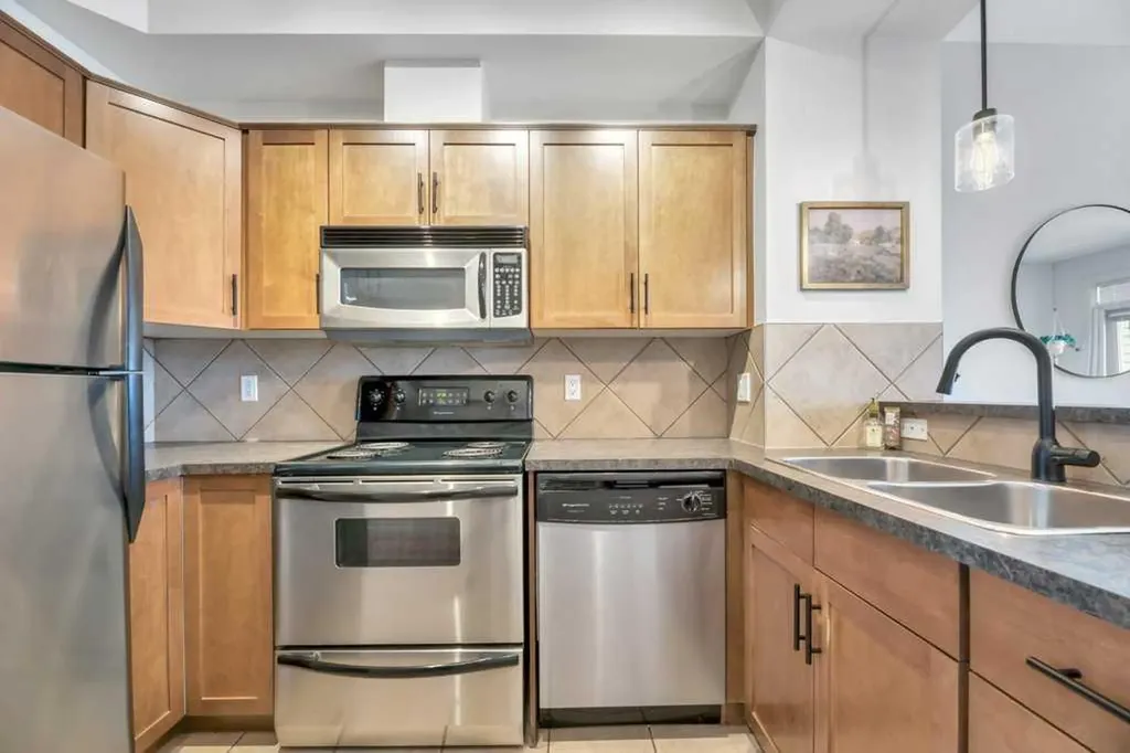 148 Rockyledge View NW Calgary AB T3G 5Y4