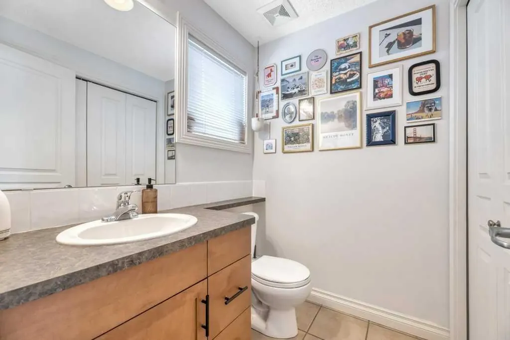 148 Rockyledge View NW Calgary AB T3G 5Y4