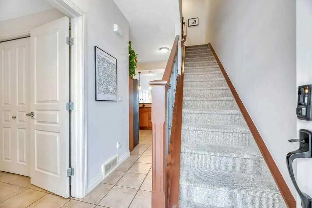 148 Rockyledge View NW Calgary AB T3G 5Y4