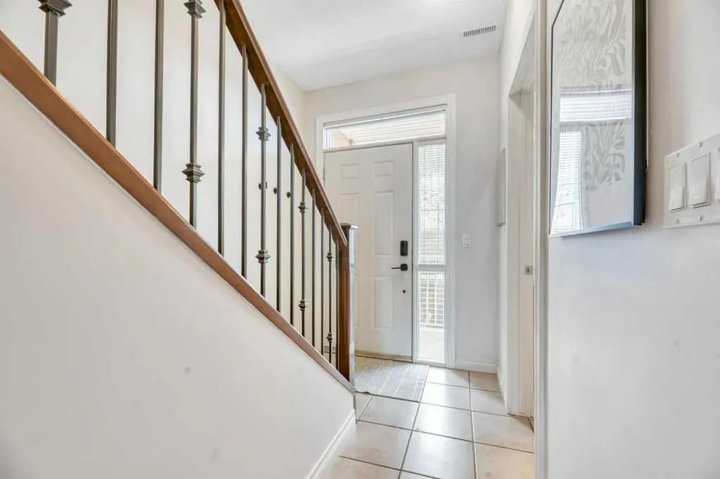 148 Rockyledge View NW Calgary AB T3G 5Y4