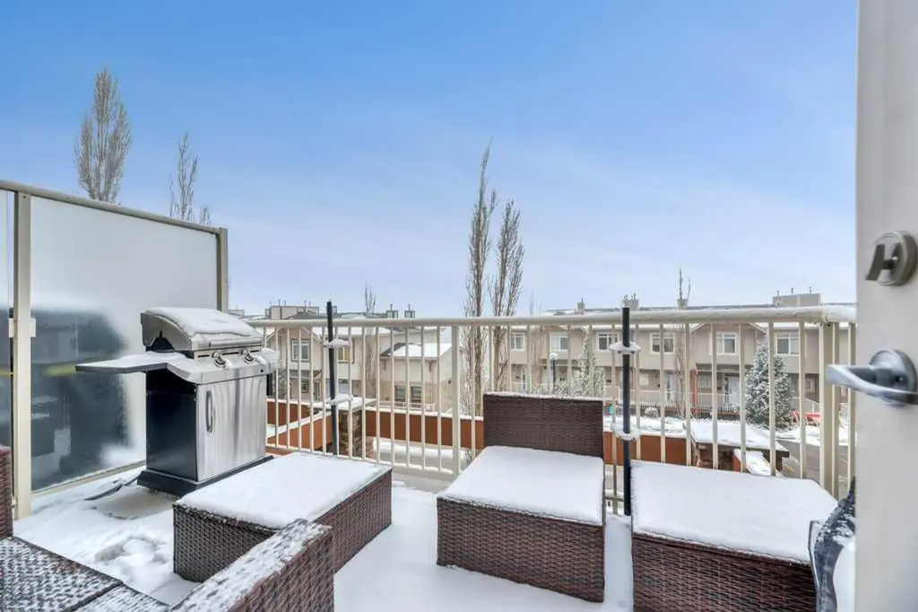 148 Rockyledge View NW Calgary AB T3G 5Y4