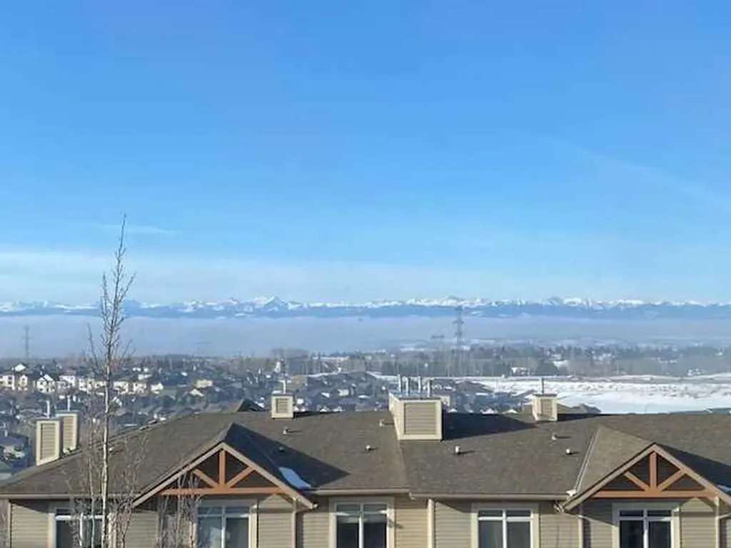 148 Rockyledge View NW Calgary AB T3G 5Y4
