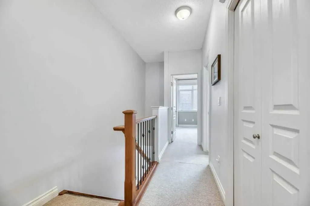 148 Rockyledge View NW Calgary AB T3G 5Y4