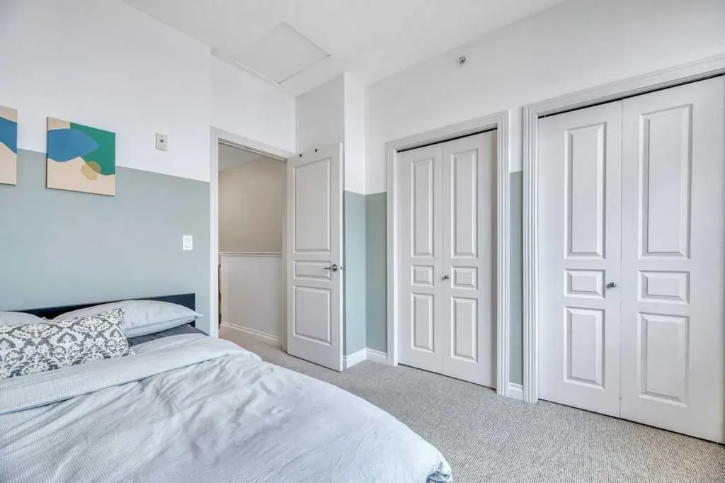 148 Rockyledge View NW Calgary AB T3G 5Y4