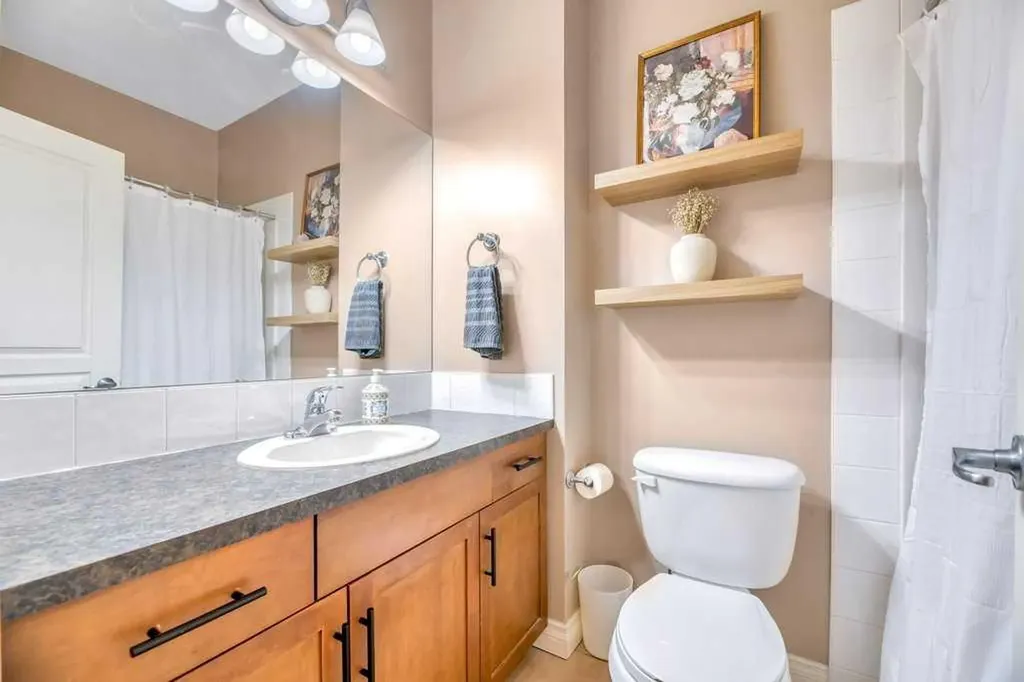 148 Rockyledge View NW Calgary AB T3G 5Y4