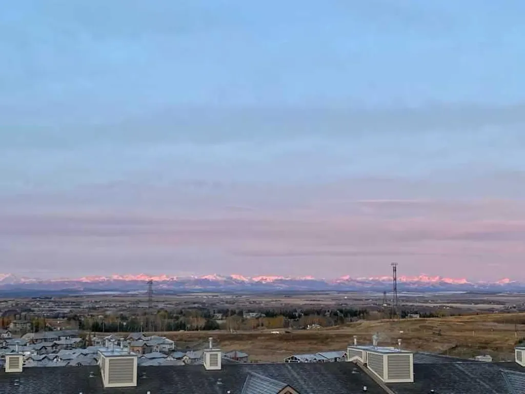 148 Rockyledge View NW Calgary AB T3G 5Y4