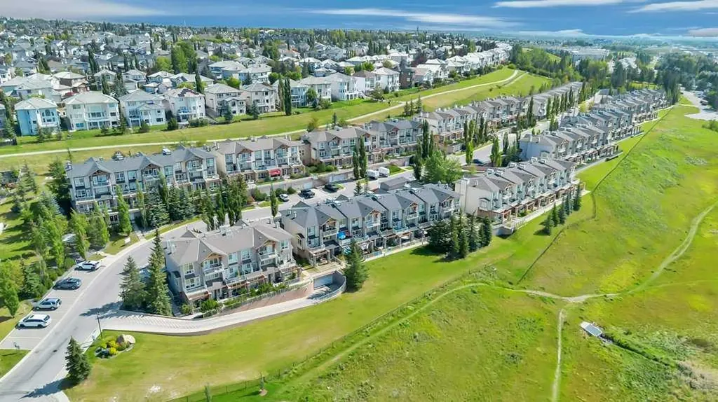 148 Rockyledge View NW Calgary AB T3G 5Y4