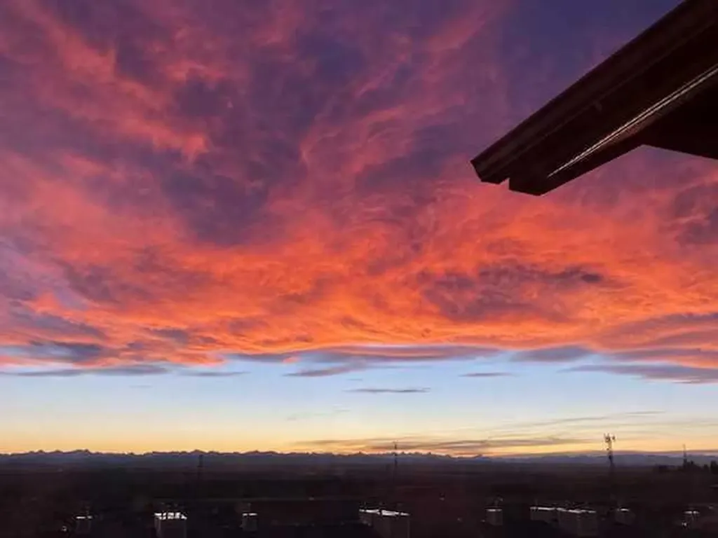 148 Rockyledge View NW Calgary AB T3G 5Y4