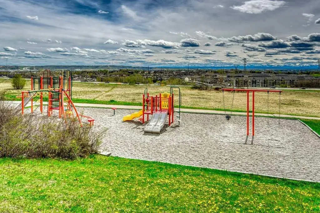148 Rockyledge View NW Calgary AB T3G 5Y4