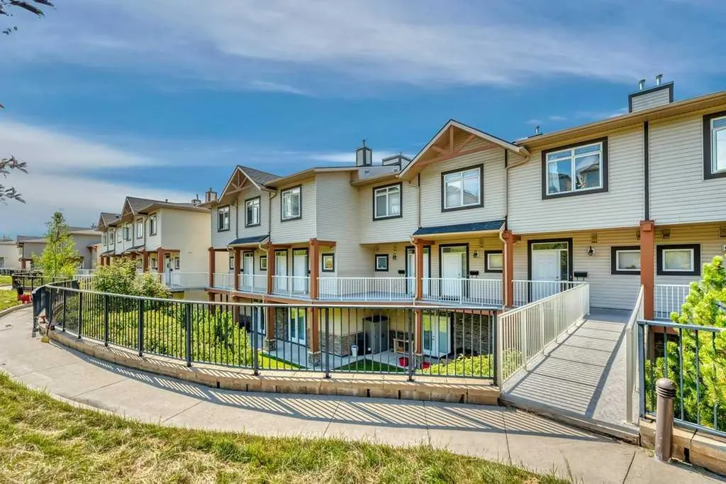 148 Rockyledge View NW Calgary AB T3G 5Y4